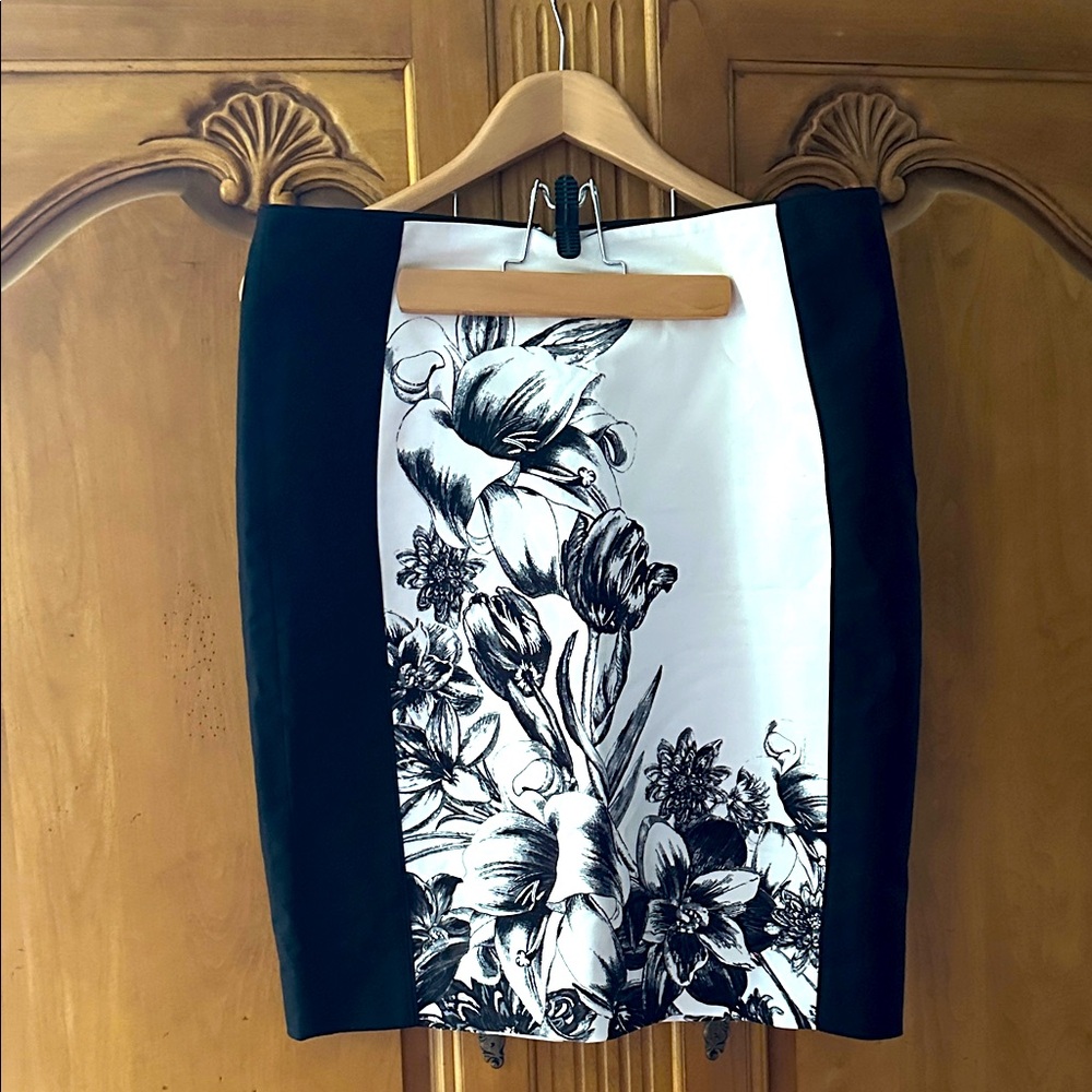 White House Black Market Monochrome Floral Pencil Skirt